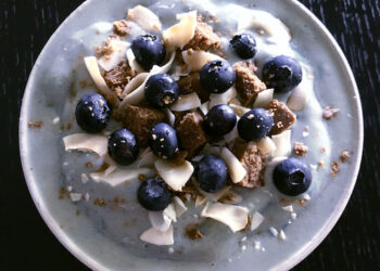 Blue Dreamin’ Smoothie Bowl: RECIPE